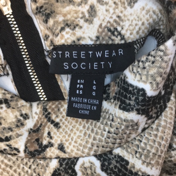 Woman’s snake print top by Streetwear Society large - Picture 2 of 10